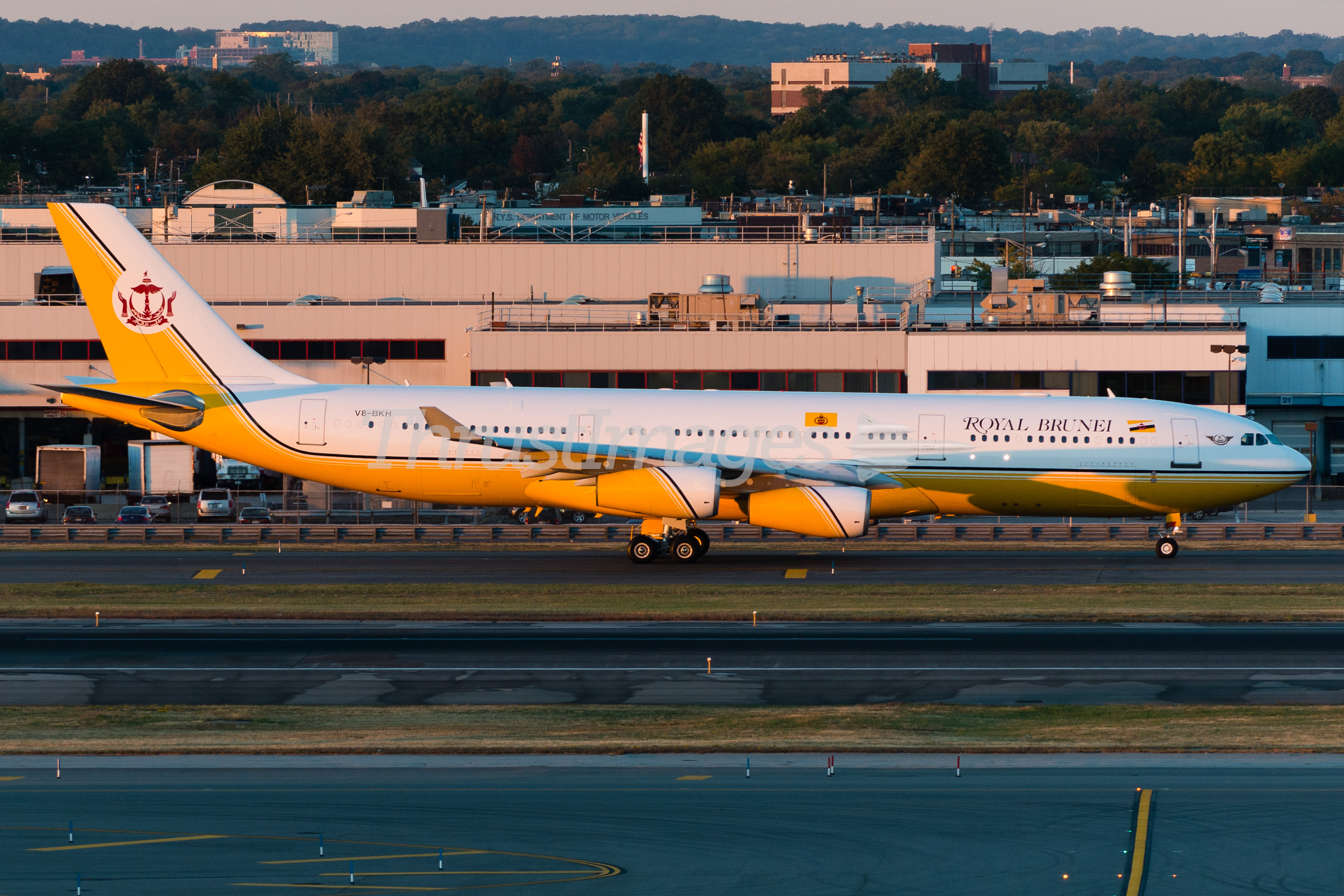 Airbus A340-212 V8-BKH (cn 046)